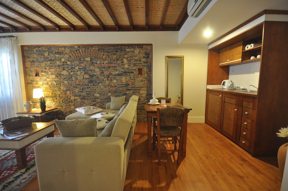 El Vino Hotel Suites 26/50
