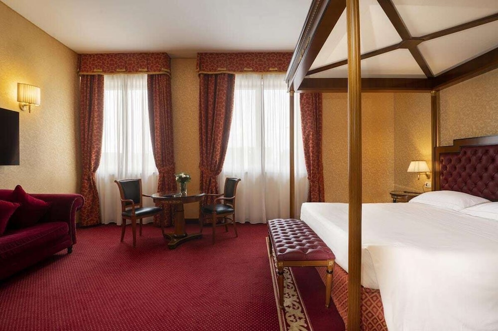 Hotel Maxim 12/48