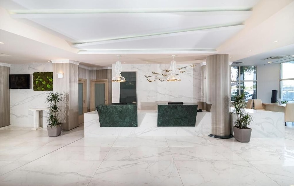 Portes Beach Hotel 11/64