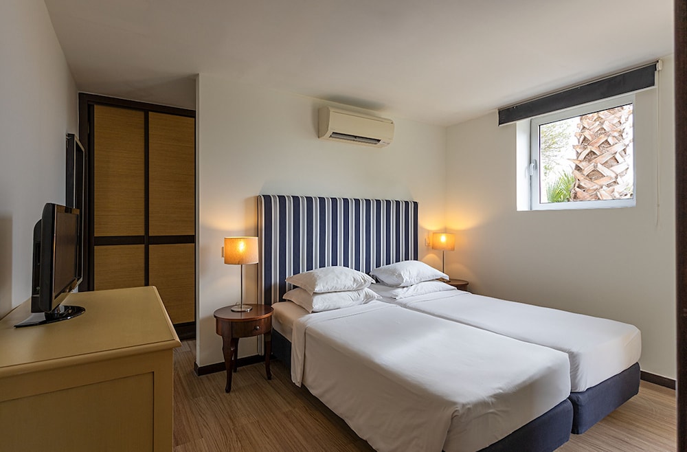 2 Bedrooms, Cliff, Suite, Double Bed, Sea View
