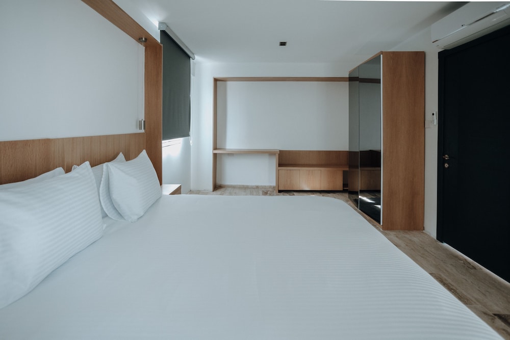 CONDO, COMFORT, QUEEN BED, CITY VIEW