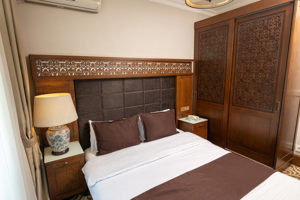 K SUITES HOTEL 21/58