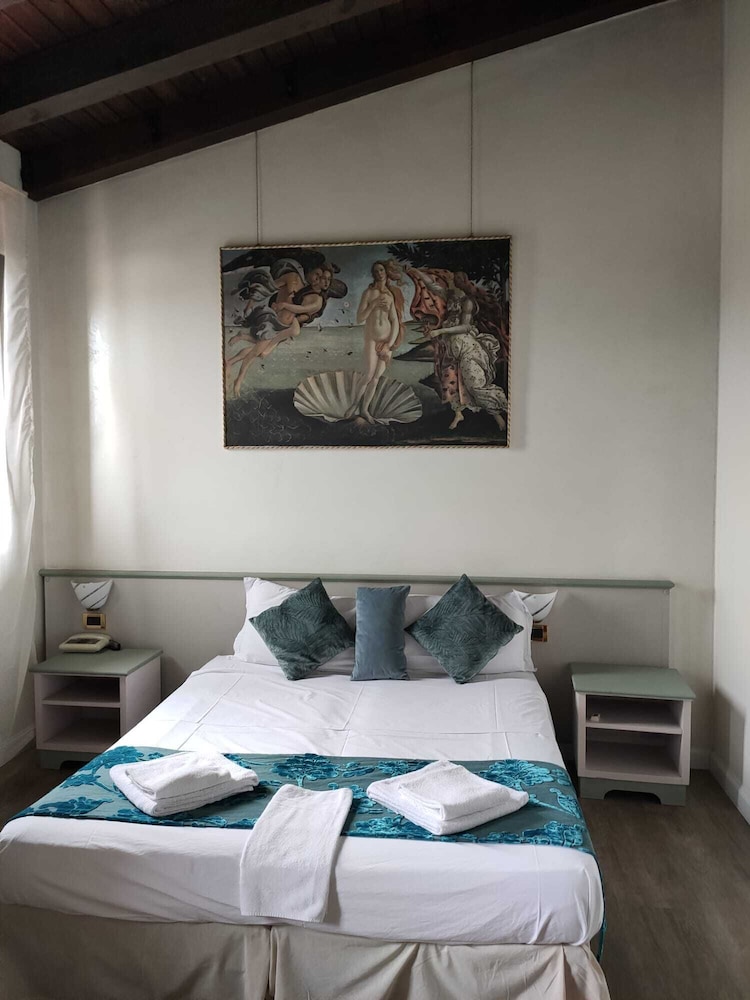 Hotel Villa Sara 16/60
