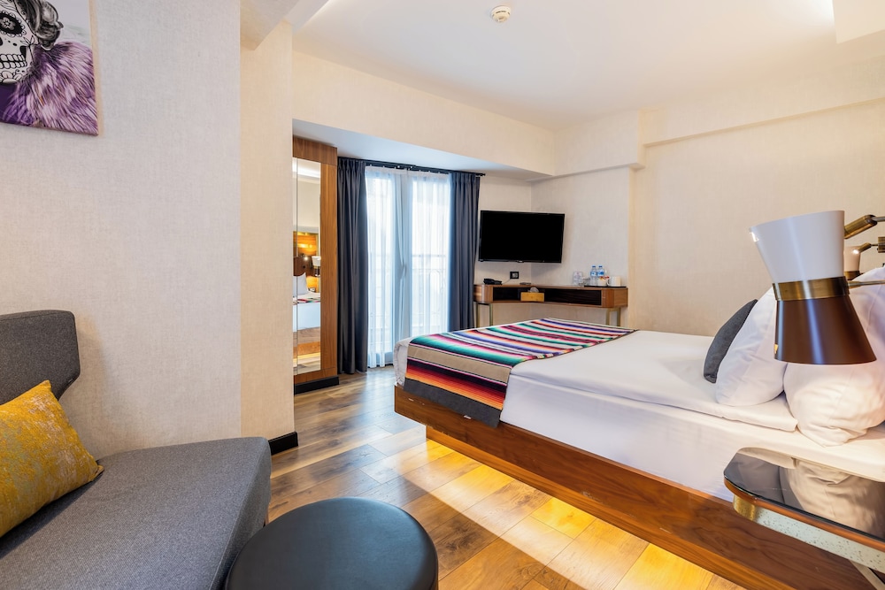 DELUXE, DOUBLE BED