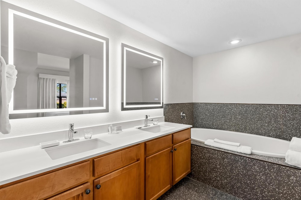 Sonesta ES Suites Goodyear 56/58