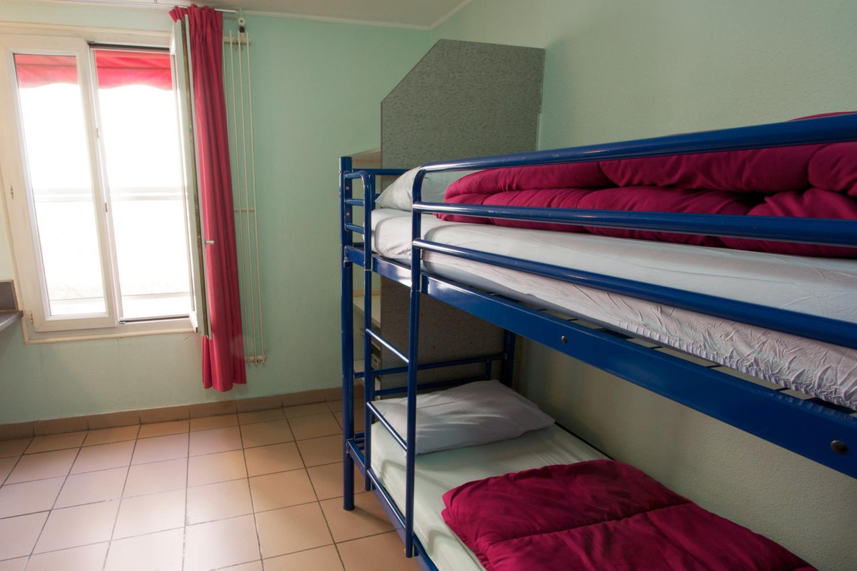 Room, Triple, Shared Bathroom, Auberge Internationale Des Jeunes 3/10