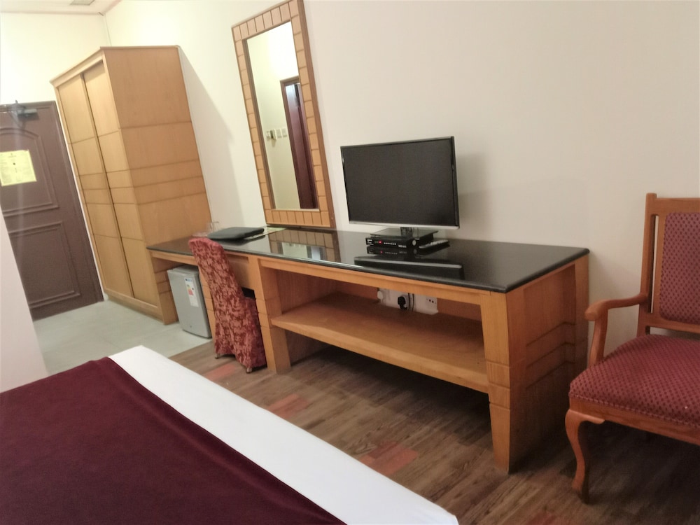 Al Commodore Hotel 28/40