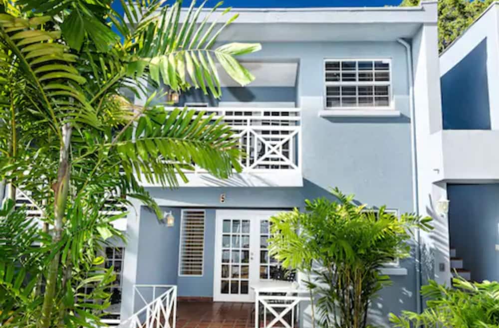 The Palms Resort in HOLETOWN