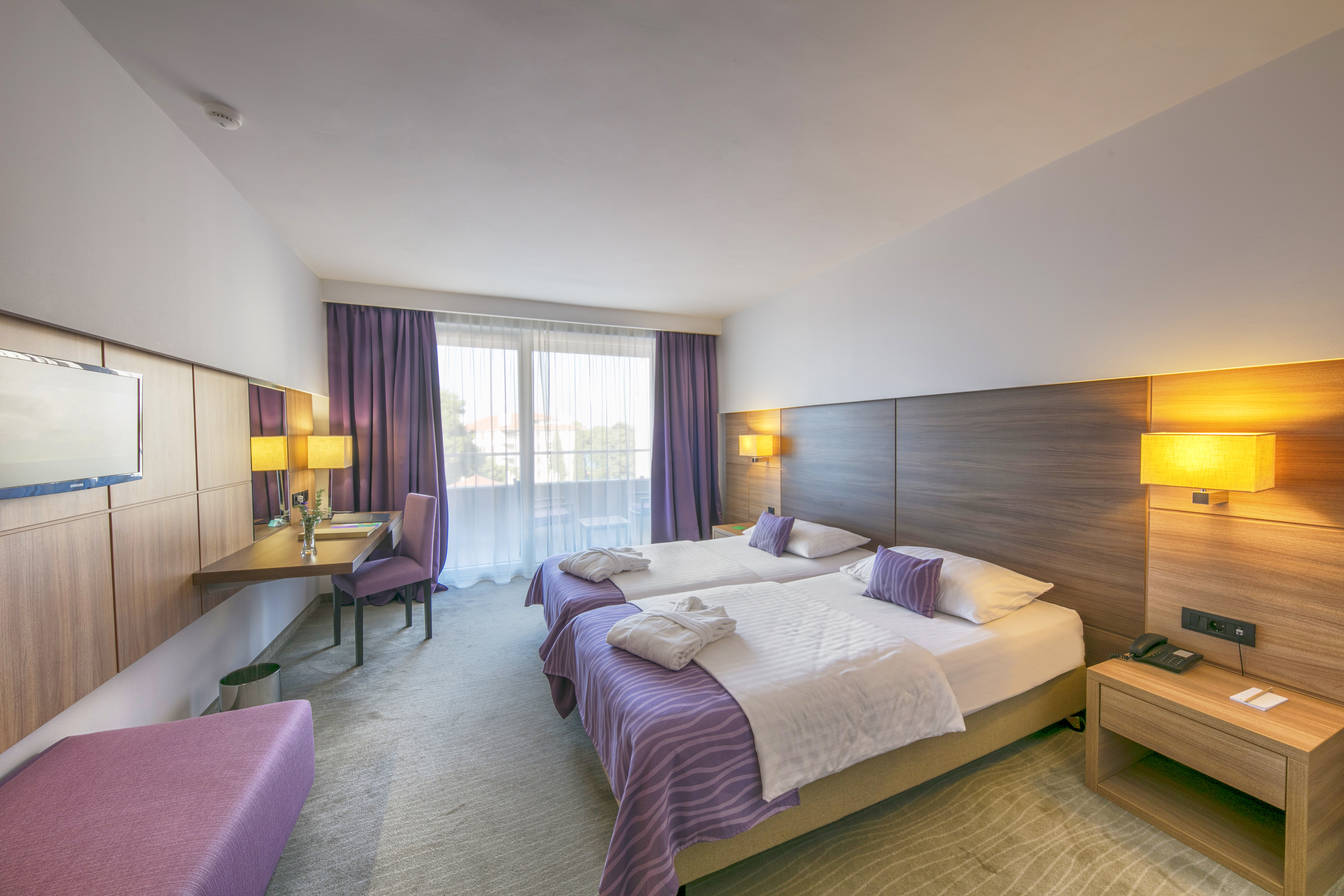 Room, Twin Beds, Lateral Side Sea View