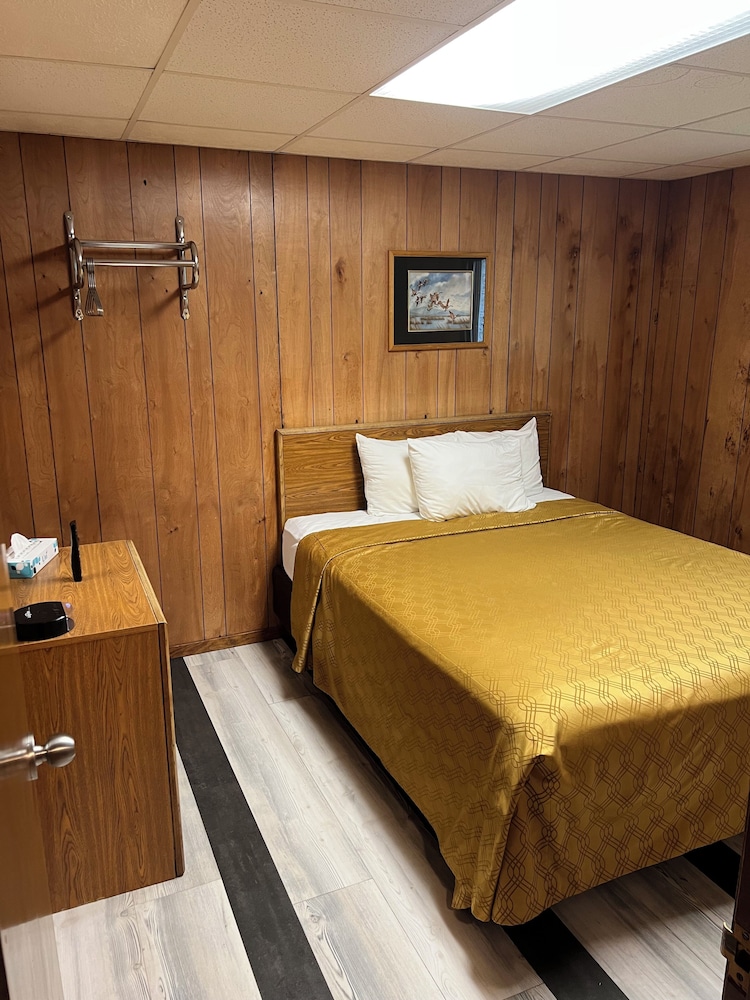 Amber s Inn & Suites 21/71