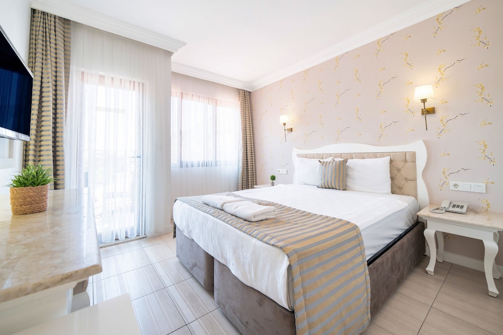 Ata Lagoon Beach Hotel 24/50