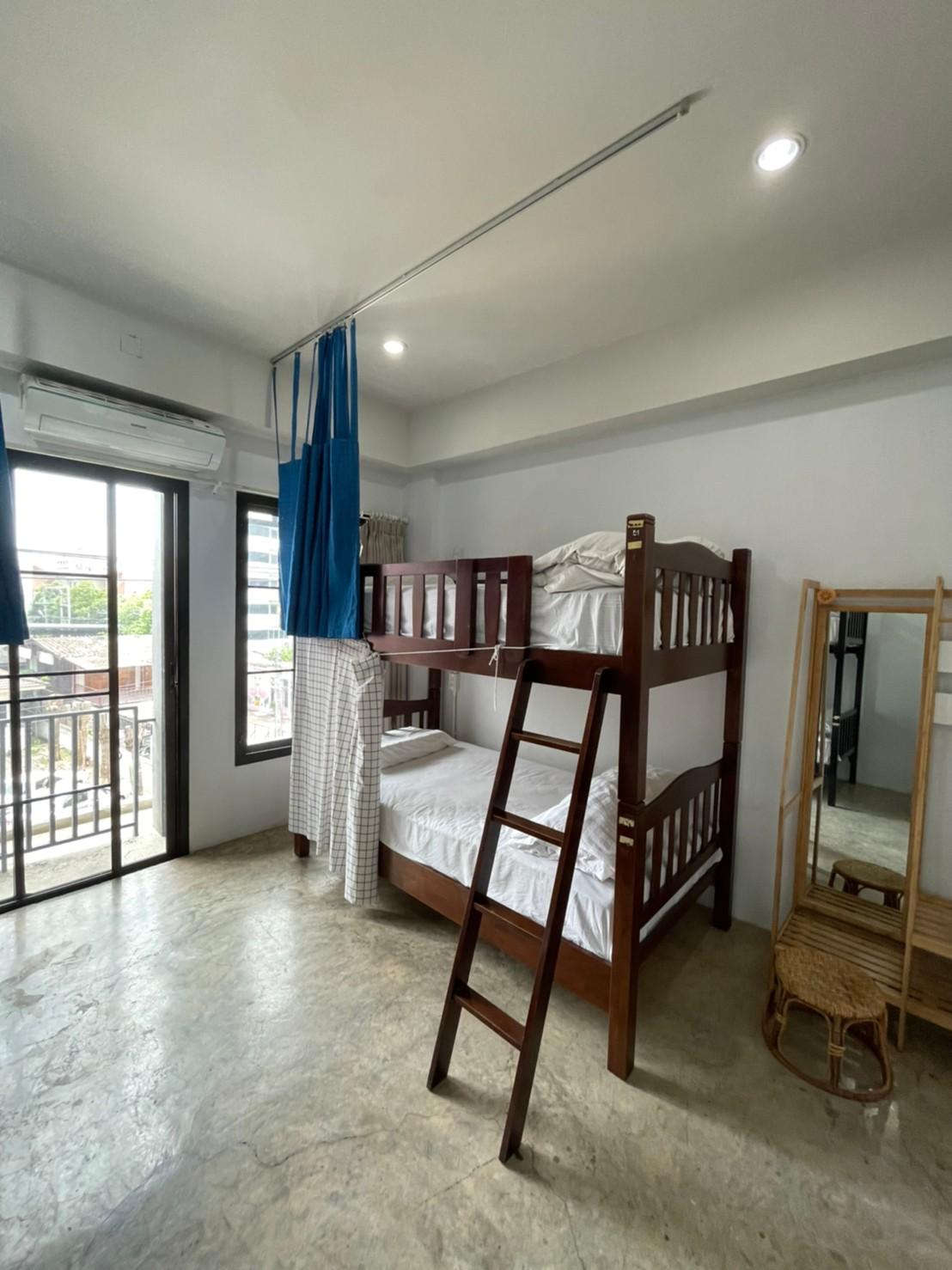 Mixed Dorm, Single, 2 Bunk Beds