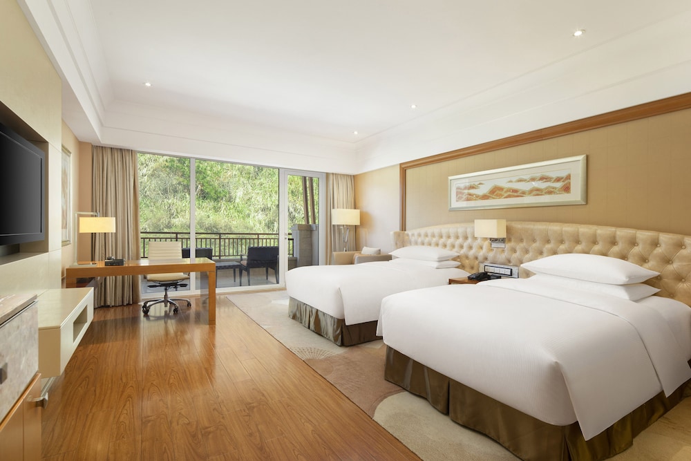 Suite, Lake View