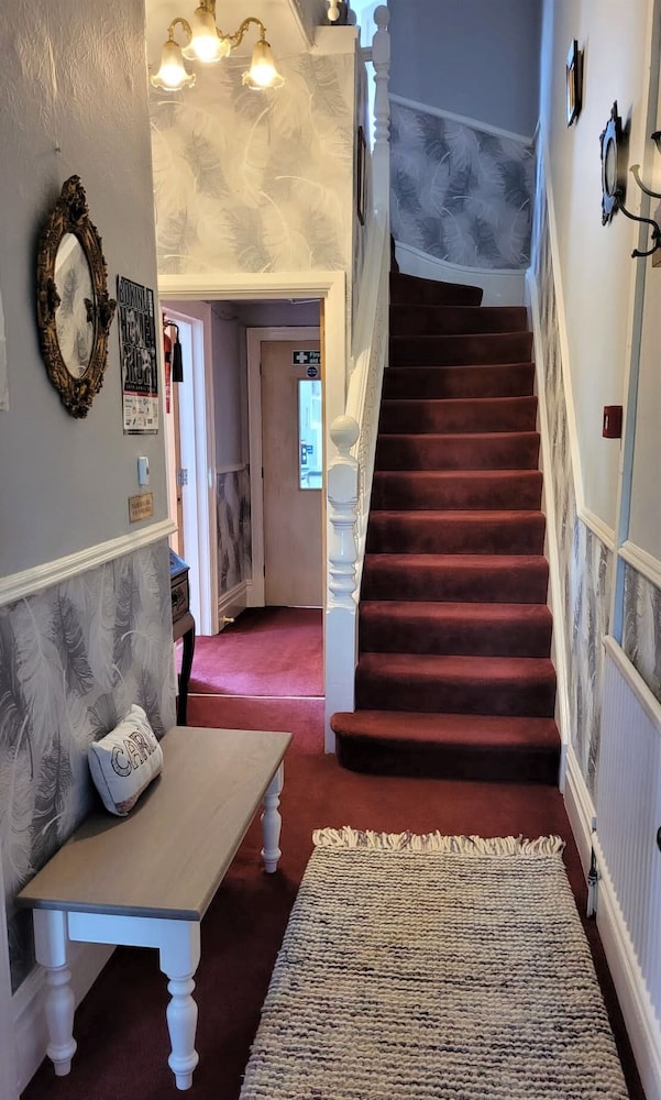Greylands Guesthouse 9/50