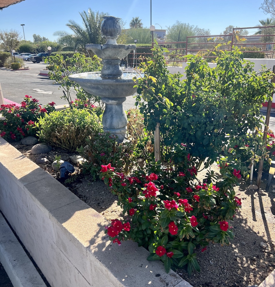 Days Inn by Wyndham Victorville, CA 45/51