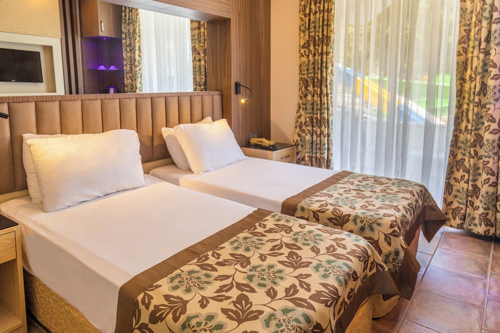 Fame Beach Hotel 13/40