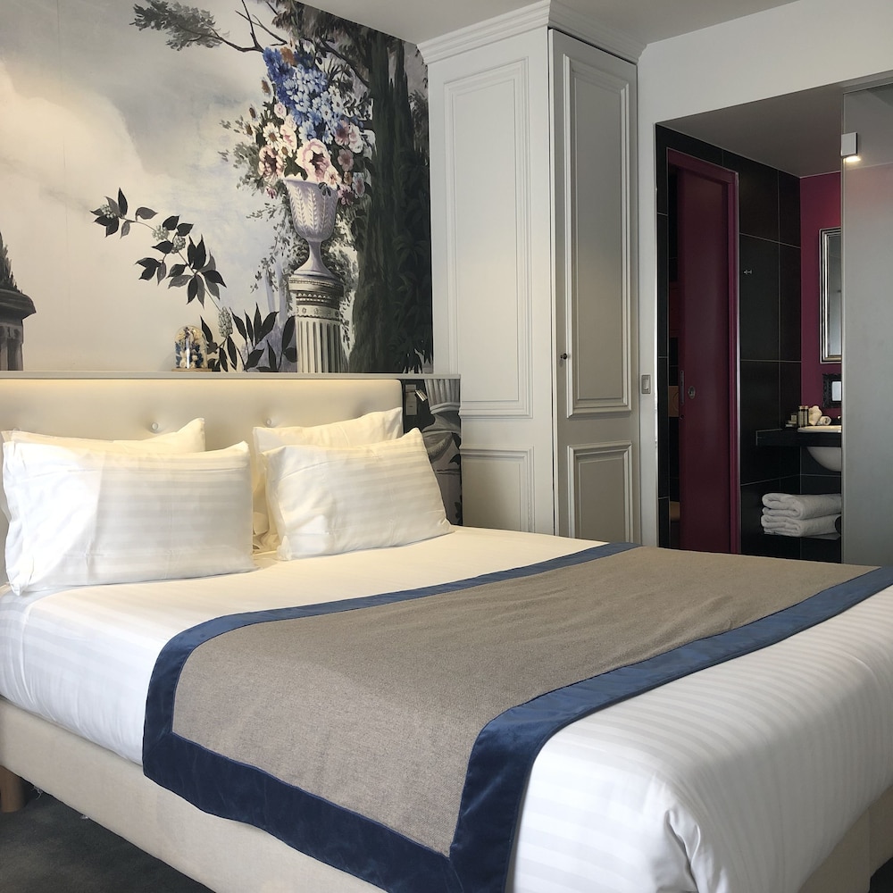 Room at Taylor, PARIS