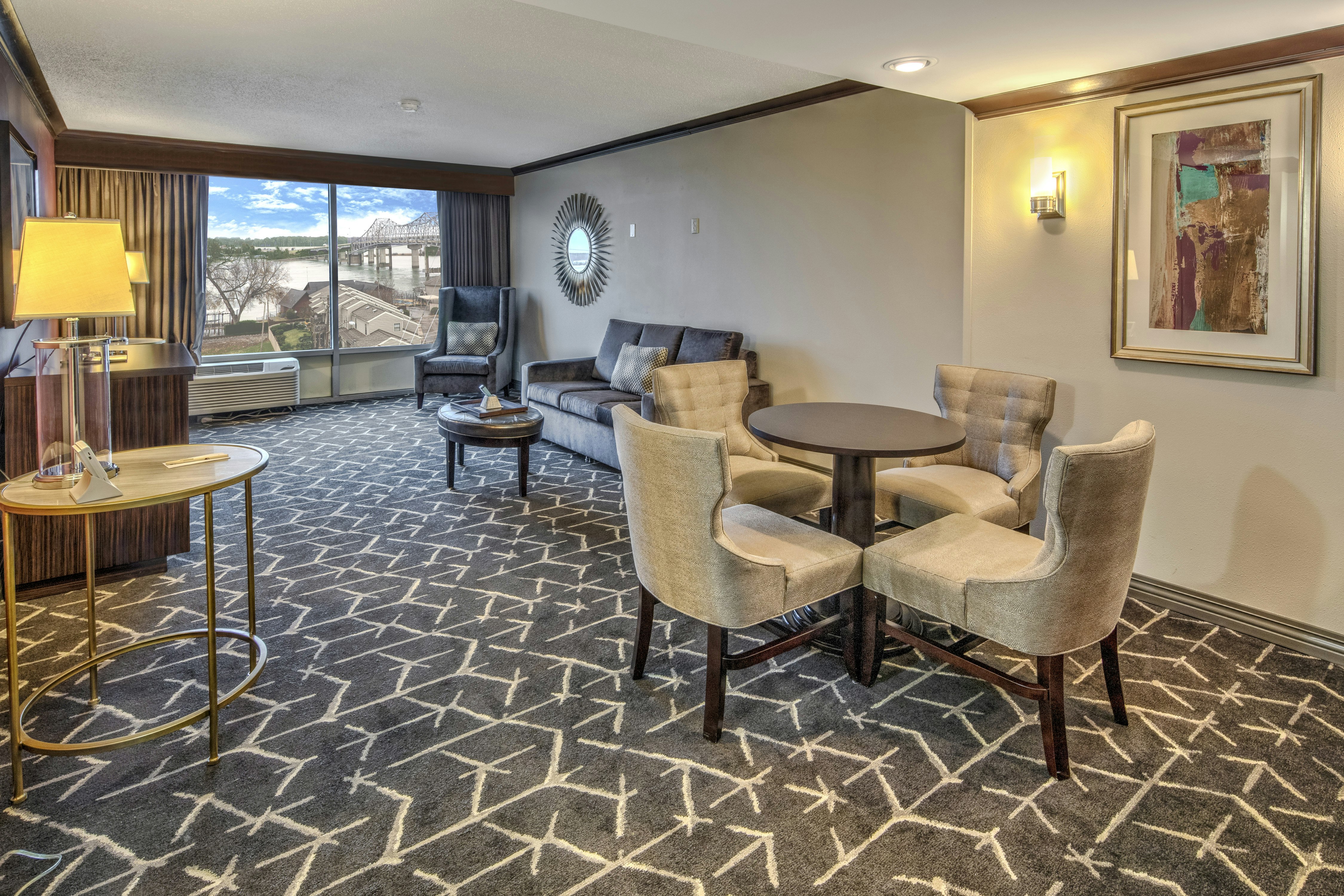Doubletree By Hilton Hotel Decatur Riverfront 14/23