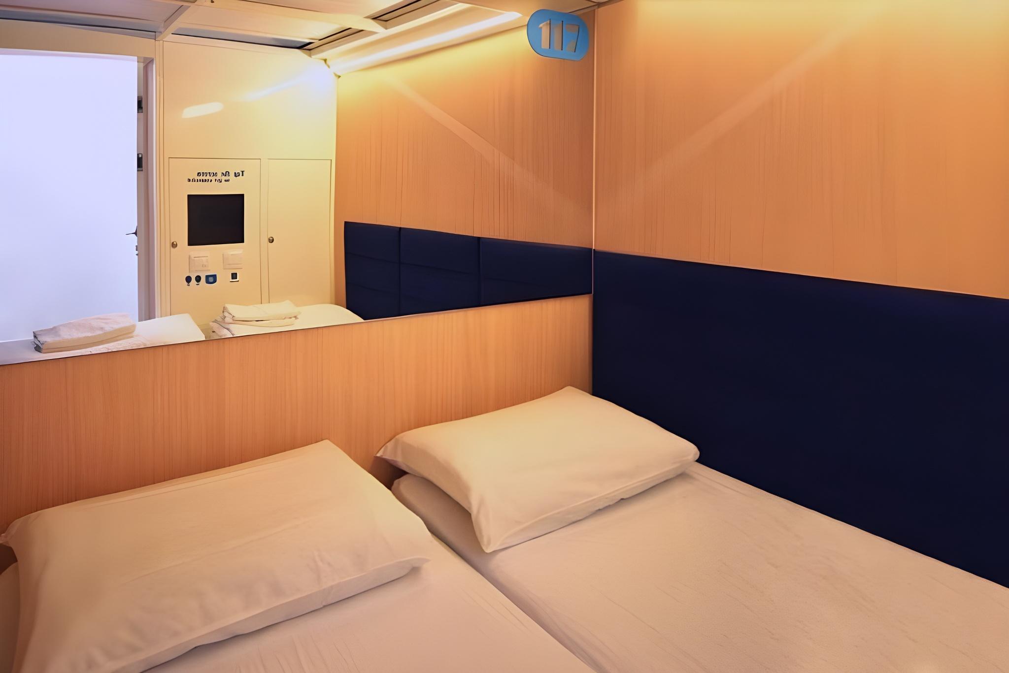Capsule, Female Only, Shared Bathroom