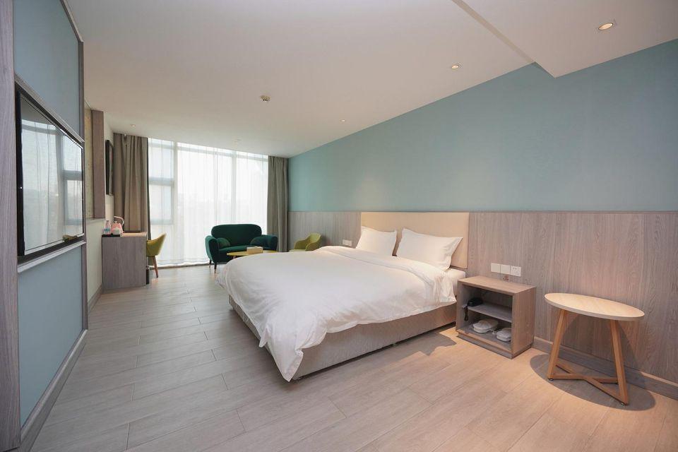 Business, Suite, Queen Bed