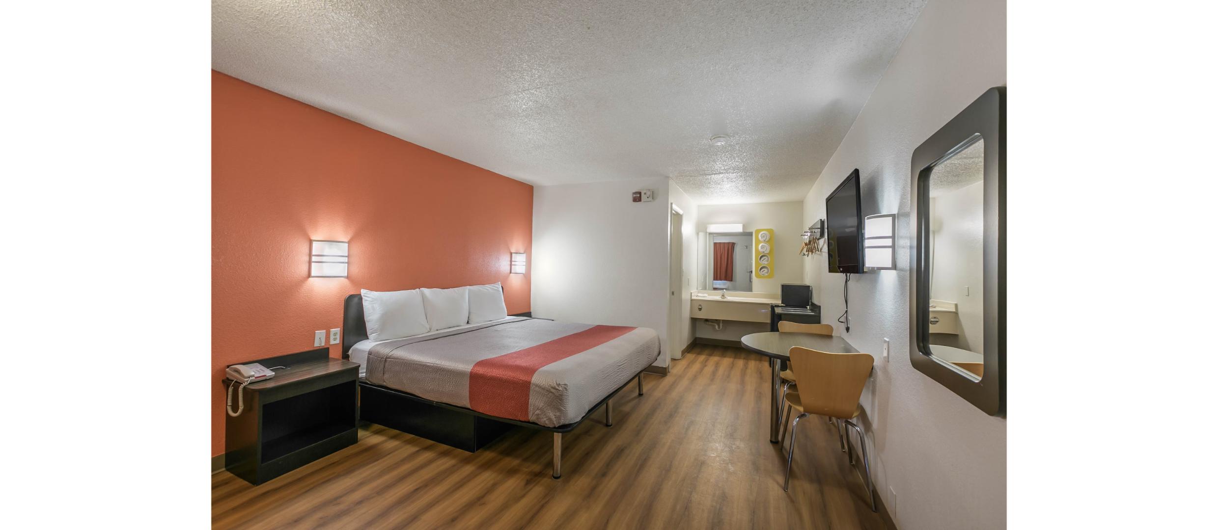 1 King Bed