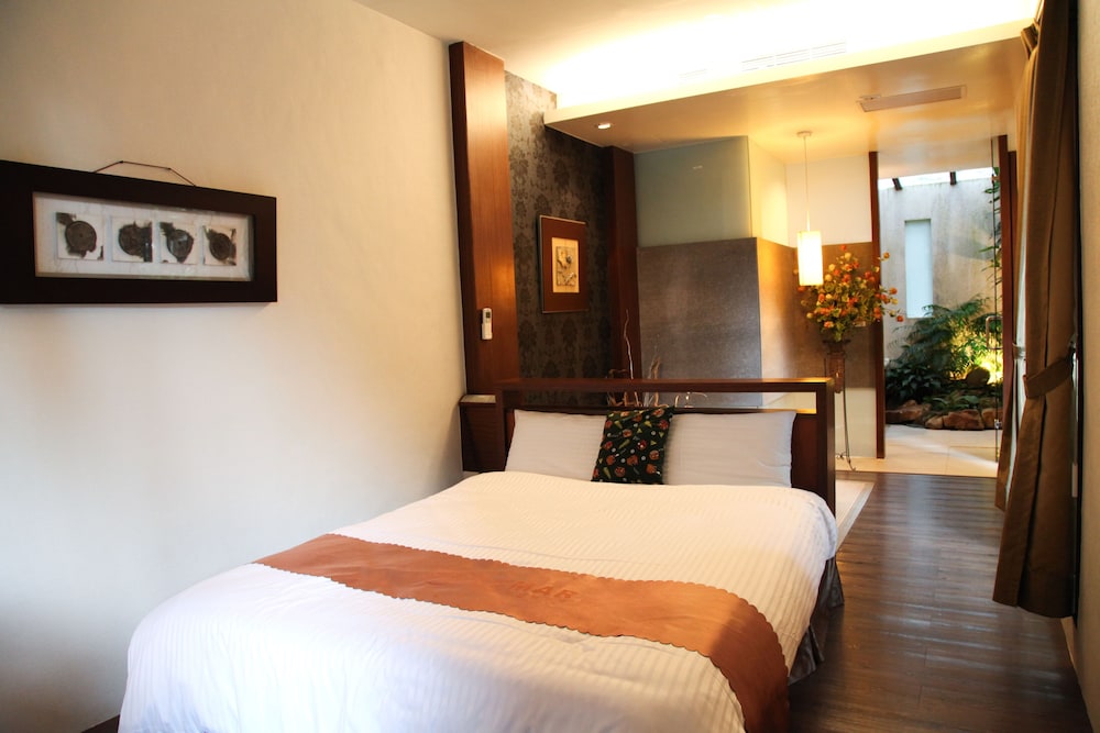 Monster Village Hotel 37/50