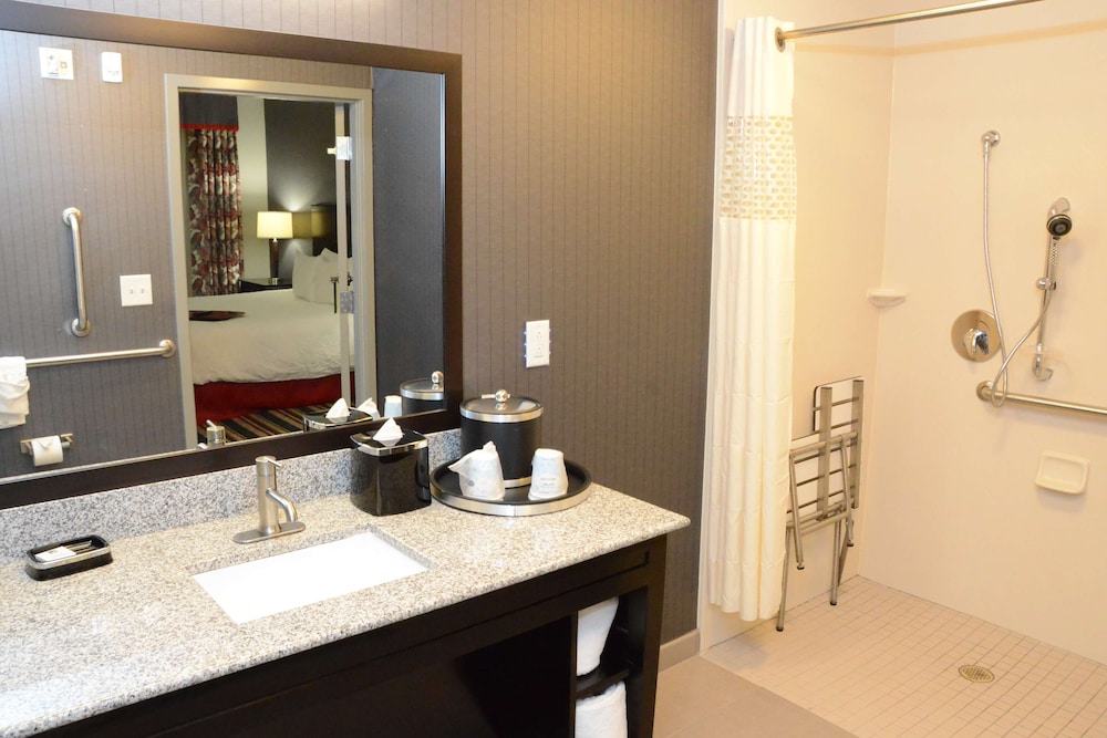Hampton Inn And Suites Albany 25/32
