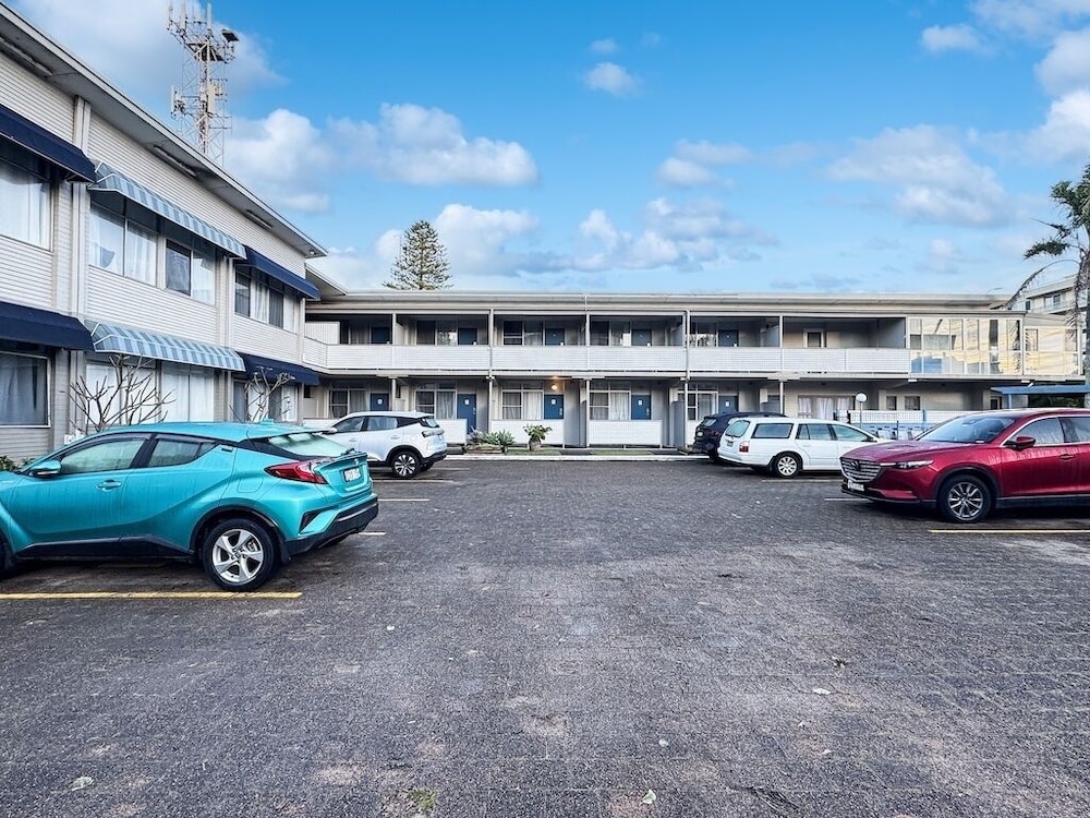 Golden Sands Motor Inn 35/45