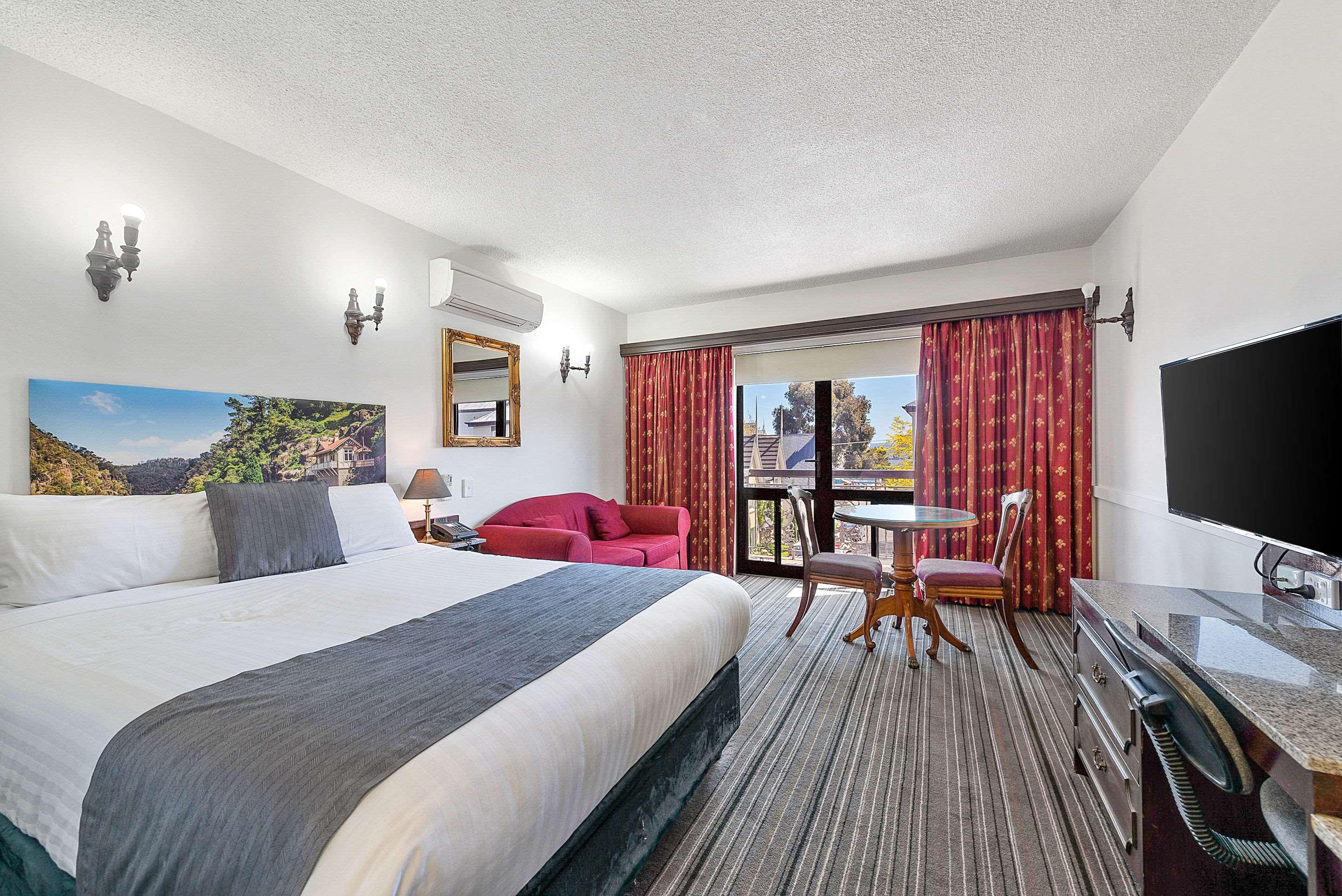 UPGRADE, QUEEN BED