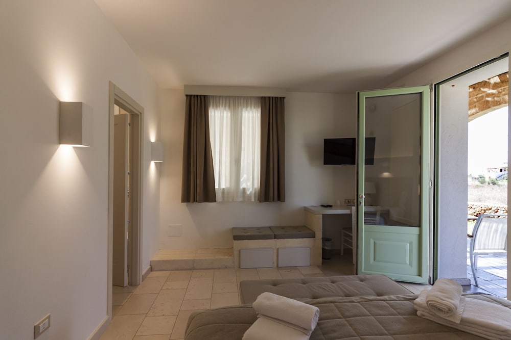Montiro Hotel 25/48