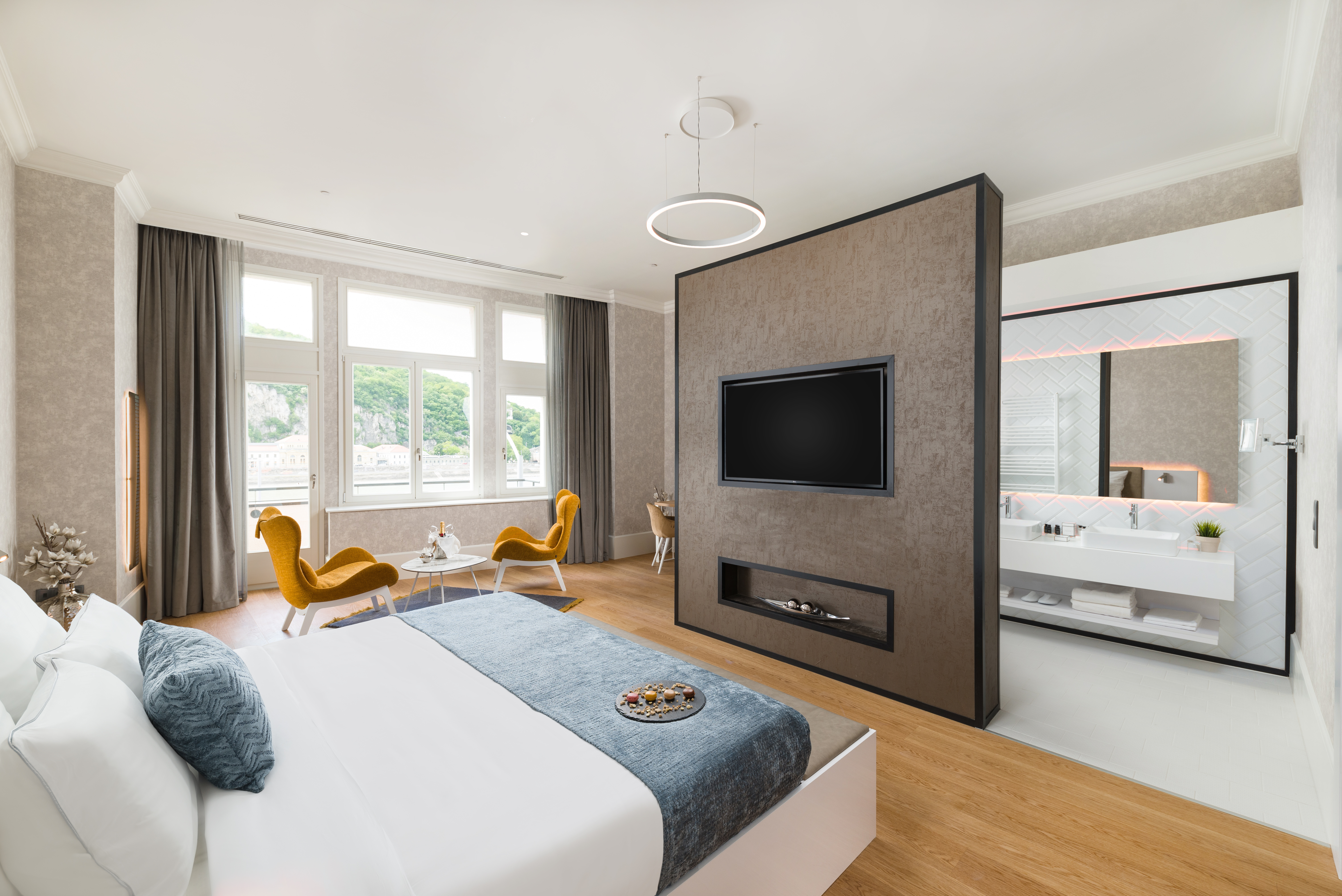 Ambassador, Suite