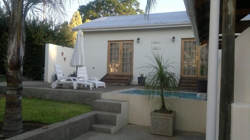 Oasis Shanti Backpackers 3/49