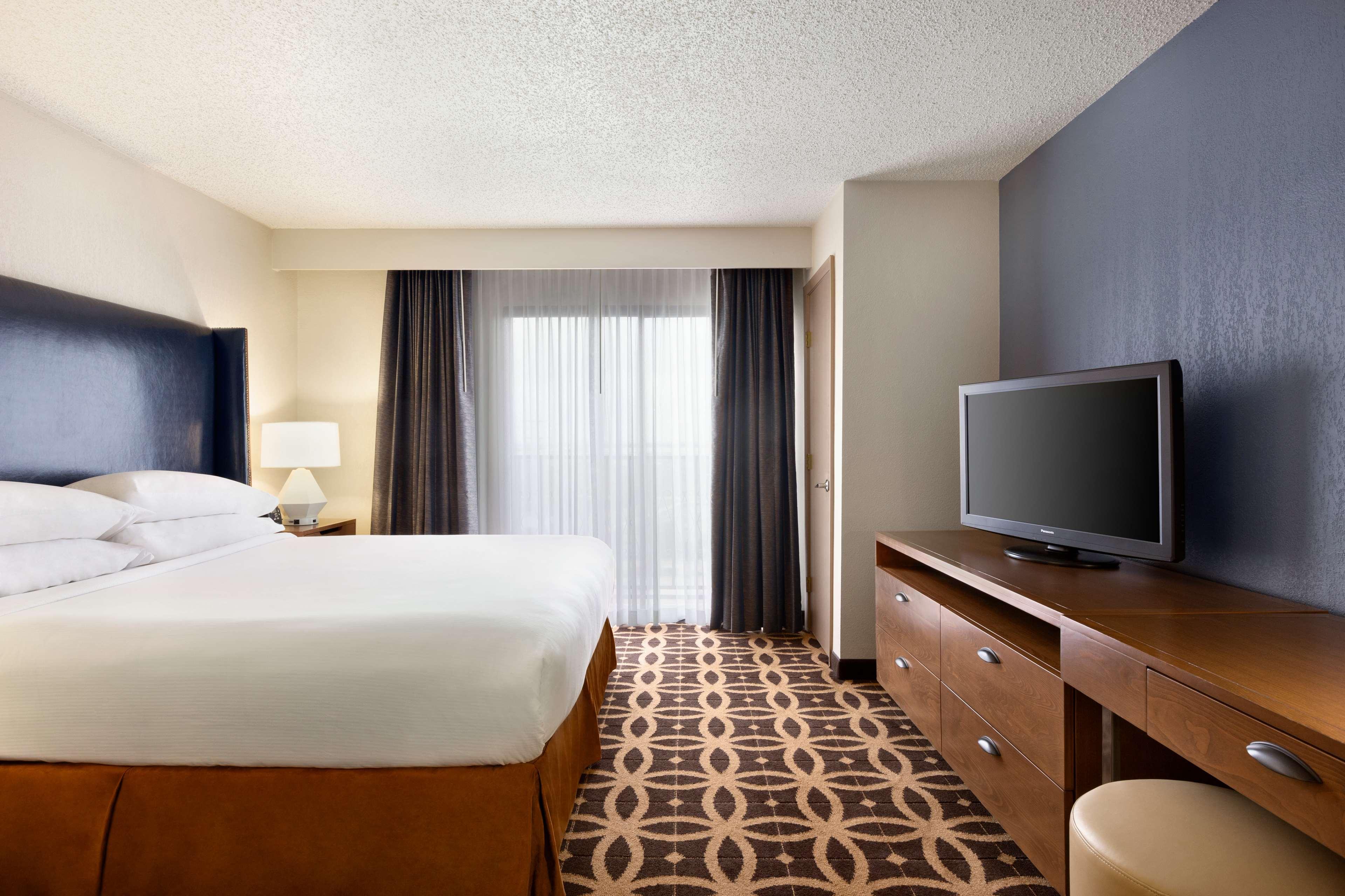 2 ROOMS, SUITE, KING BED