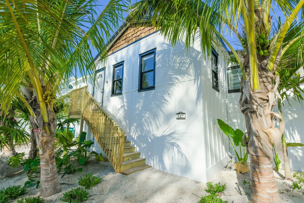 The Pelican Post - Anna Maria Island 40/47