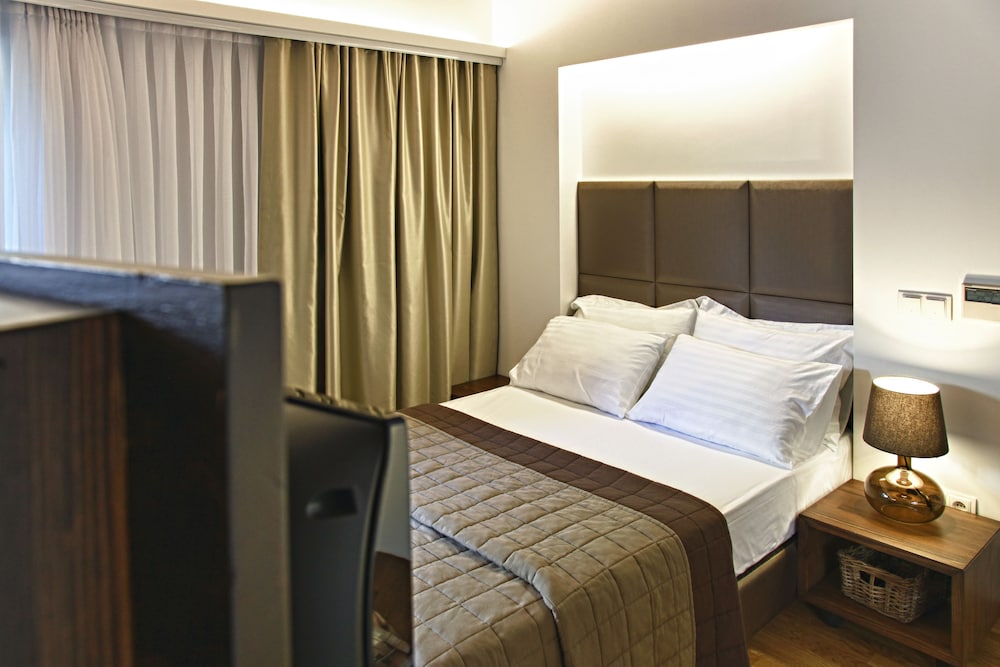 CHAKRA SUITES 5/21