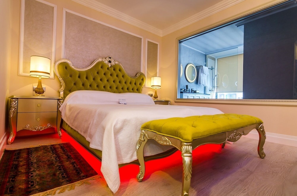 Phoenicia Royal 14/50