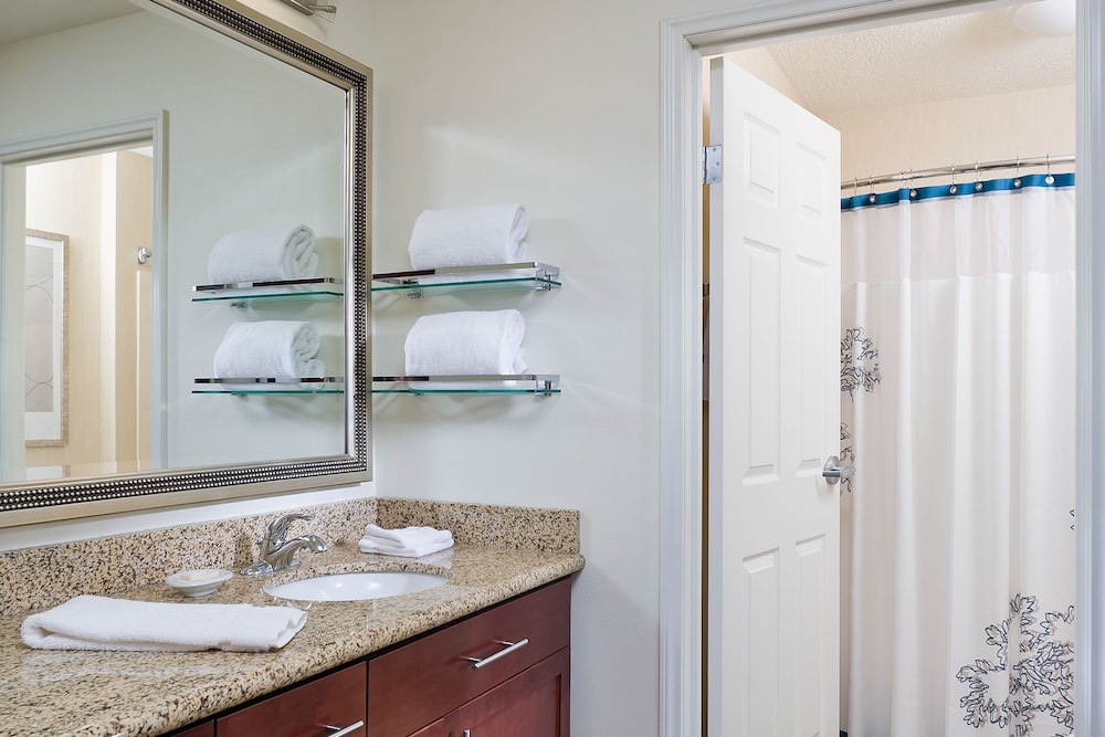 Residence Inn Houston The Woodlands / Lake Front Circle 49/50