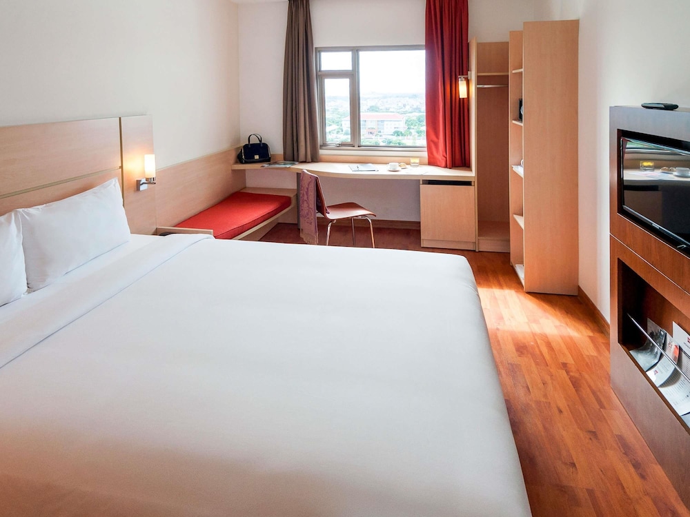 Ibis Saigon South 14/50