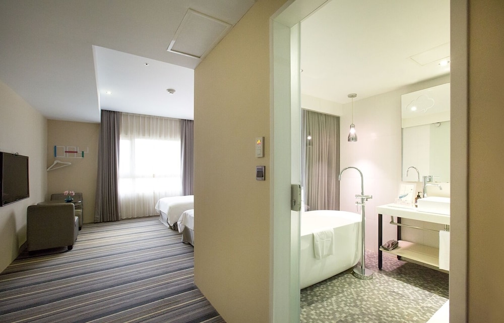 Hotel Day Plus Tamsui 64/66