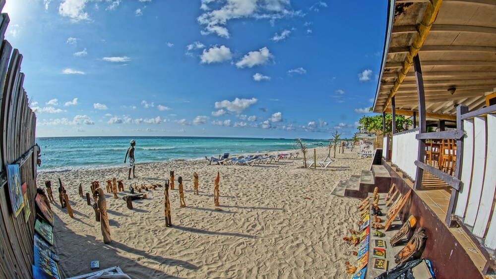 JAMAICA TAMBOO RESORT 16/23
