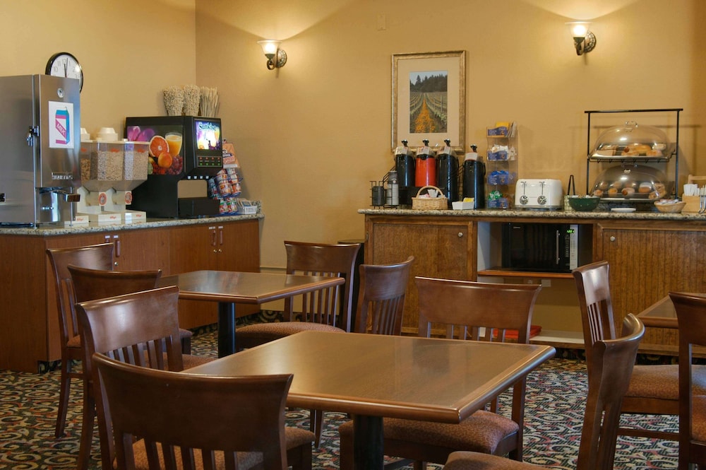 Red Lion Inn & Suites McMinnville 27/30