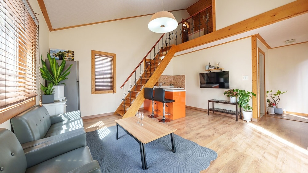 Hongcheon Lime Orange Pension 24/49
