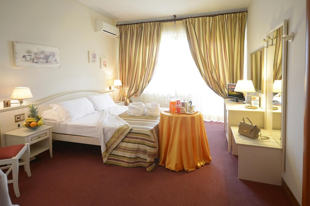 Hotel President 14/43