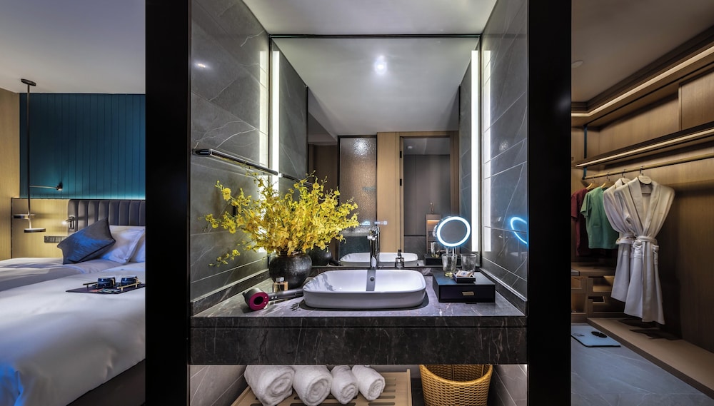 Elegant Hotel (Zhujiang New Town Canton Tower) 46/48