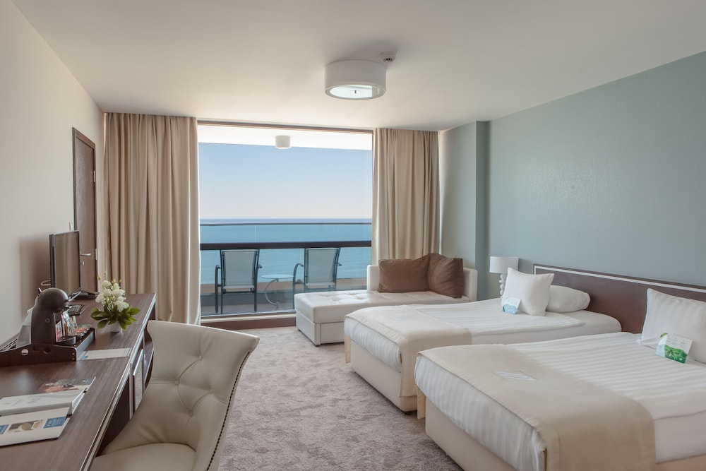 International Hotel Casino Tower Suites 15/50