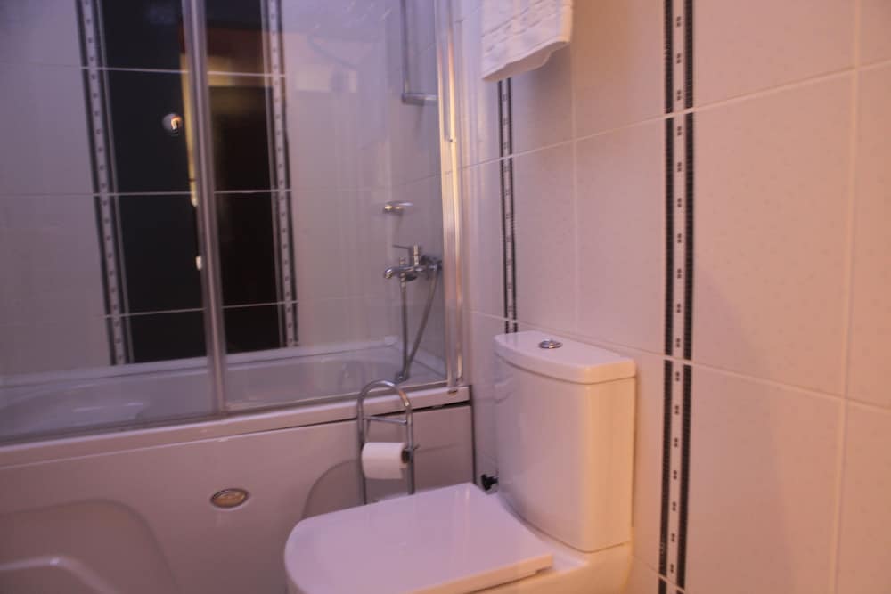 Tom Square Boutique Hotel 48/50