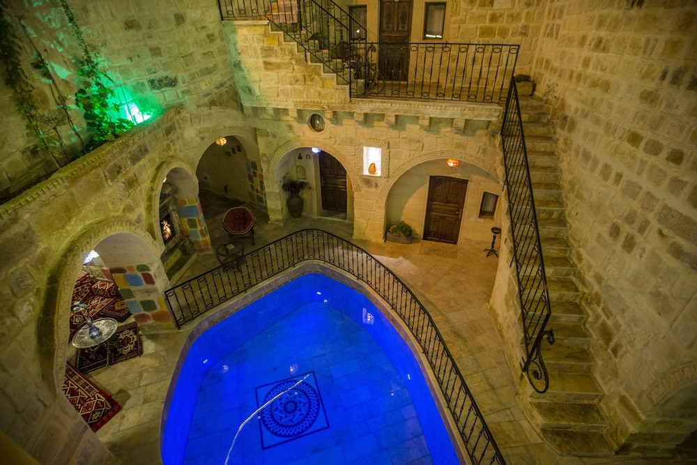 Royal Cave Hotel 34/58