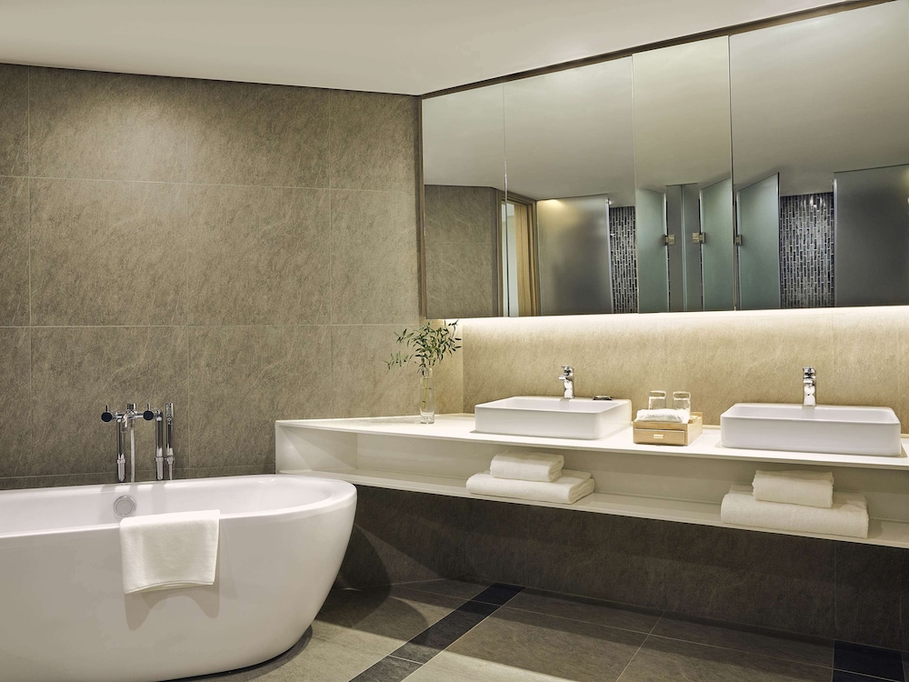Novotel Hanoi Thai Ha 70/71