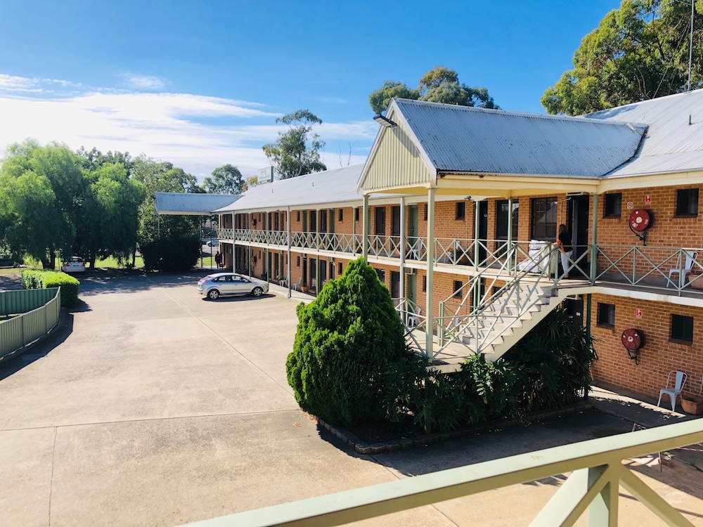 Campbelltown Colonial Motor Inn 64/68