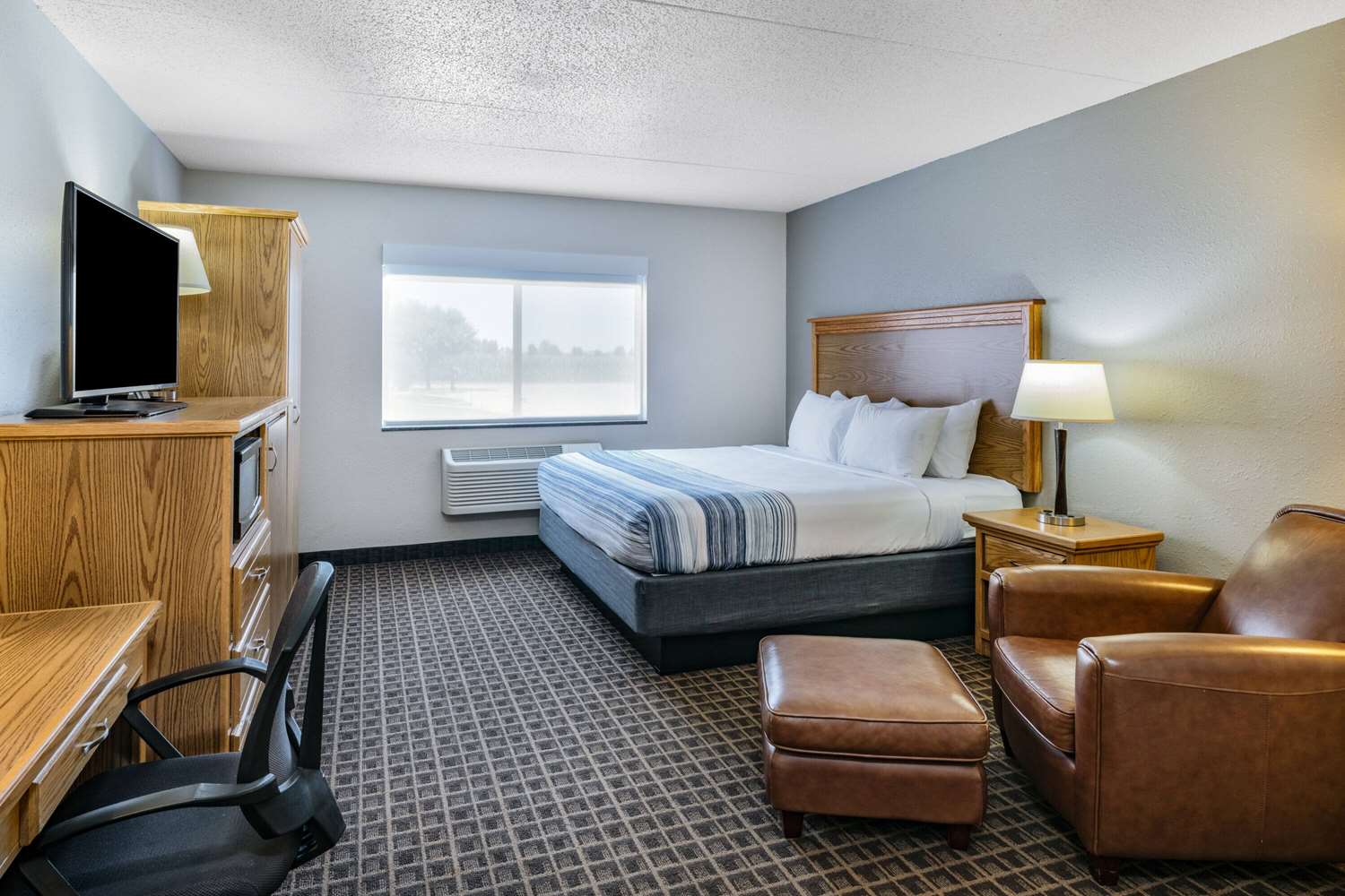 AmericInn by Wyndham Aberdeen Event Center 22/61